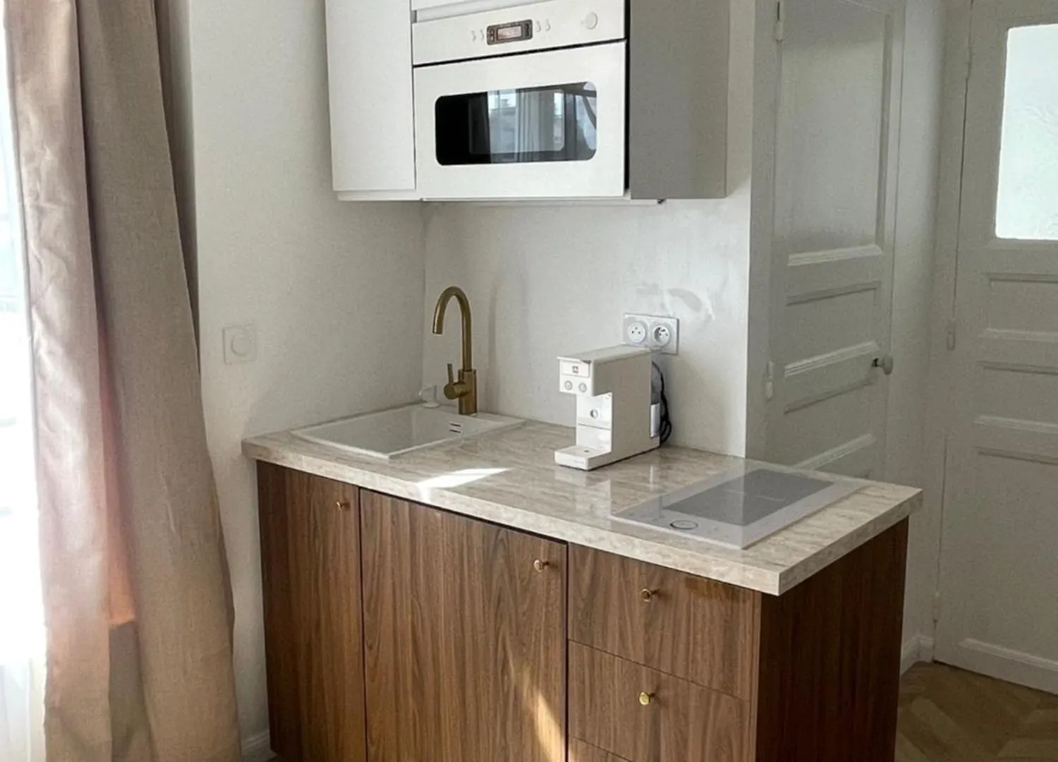 Charmant Studio Perche Sur Les Toits, 16 Eme Quartier Calme Securise- Proche Quai Seine Roland Garros Paris France