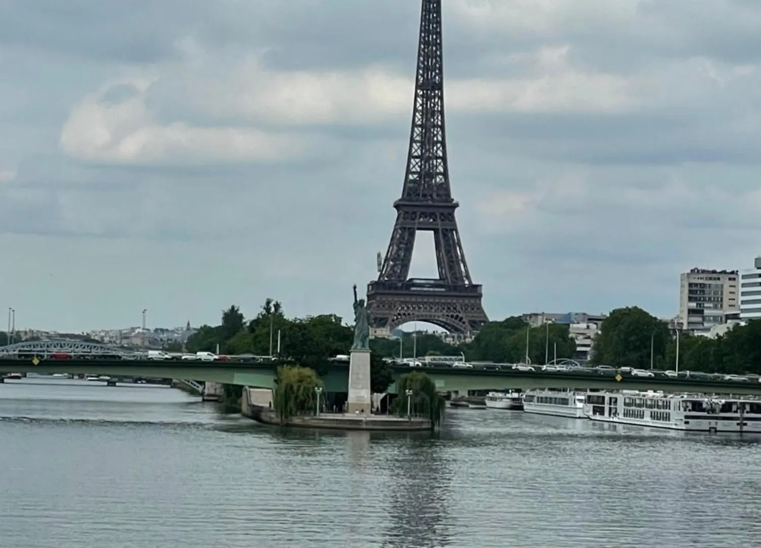 Charmant Studio Perche Sur Les Toits, 16 Eme Quartier Calme Securise- Proche Quai Seine Roland Garros Paris 0*,  France