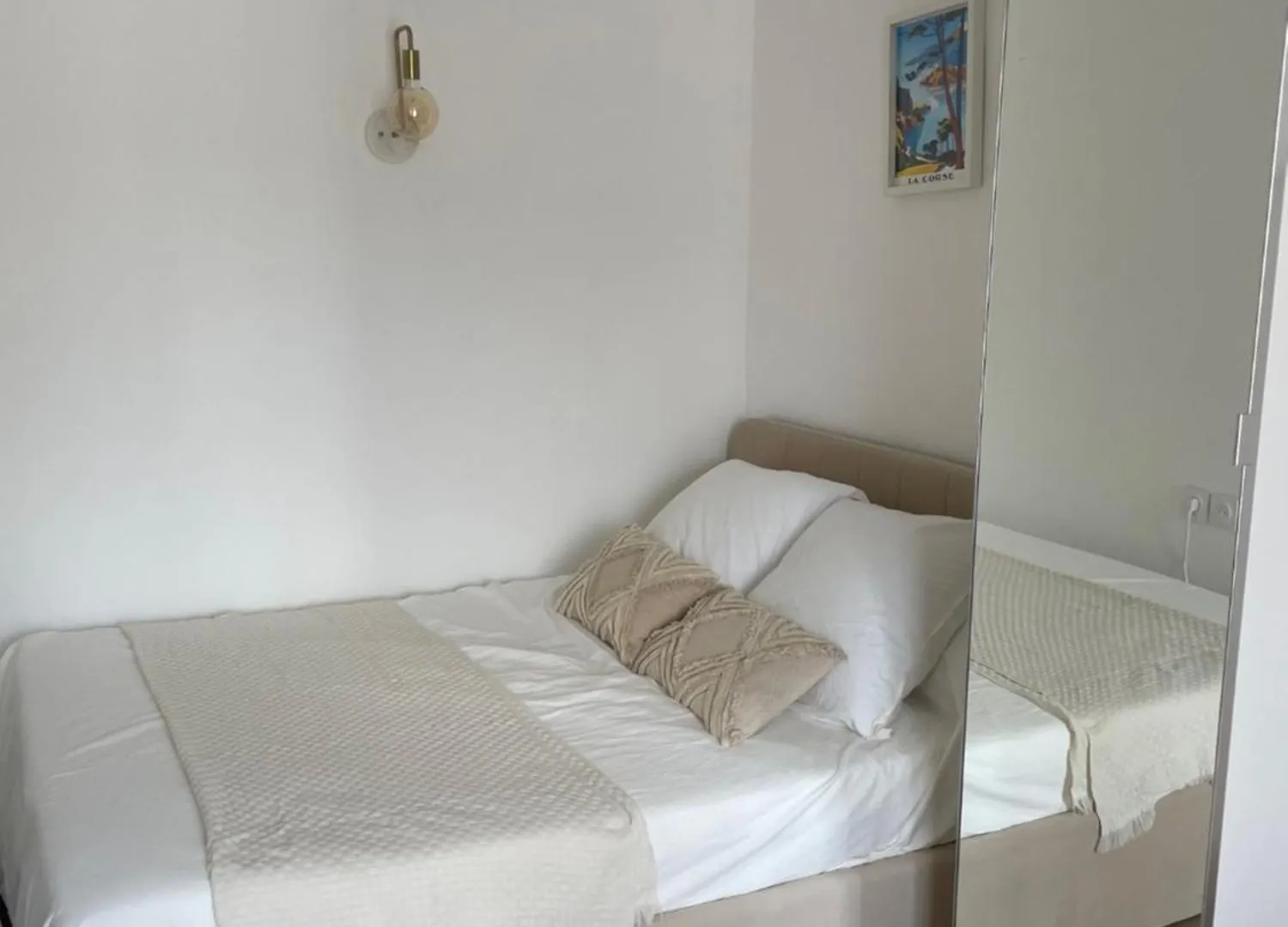 Charmant Studio Perche Sur Les Toits, 16 Eme Quartier Calme Securise- Proche Quai Seine Roland Garros Paris 0*,  France