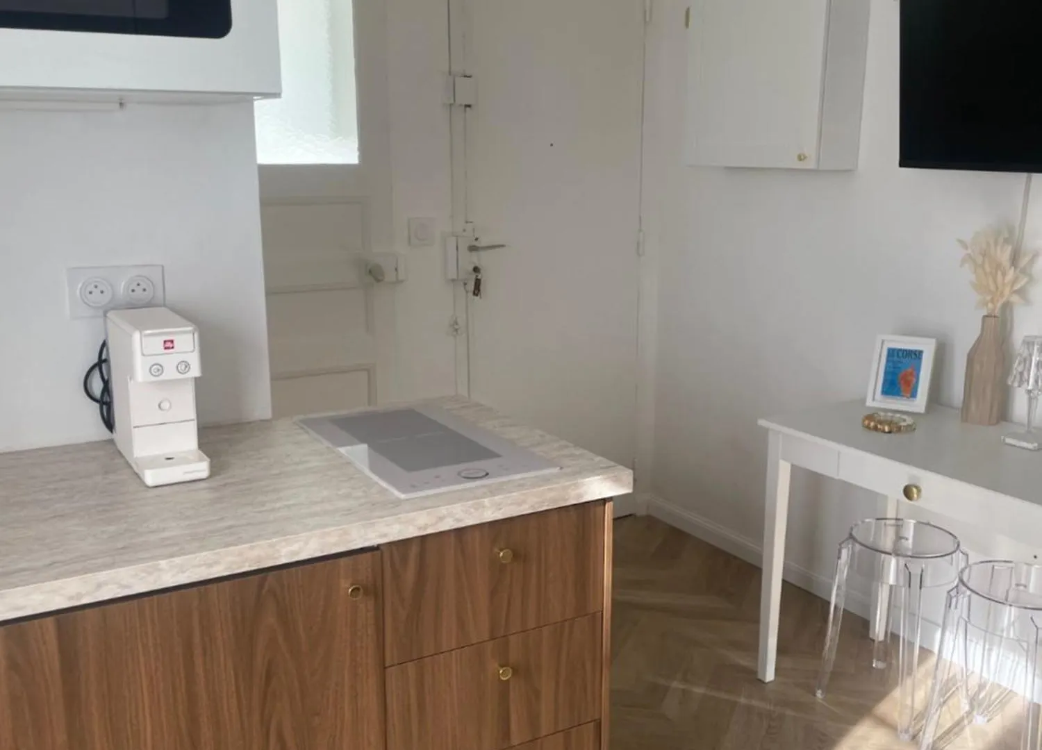 Charmant Studio Perche Sur Les Toits, 16 Eme Quartier Calme Securise- Proche Quai Seine Roland Garros Paris Apartment